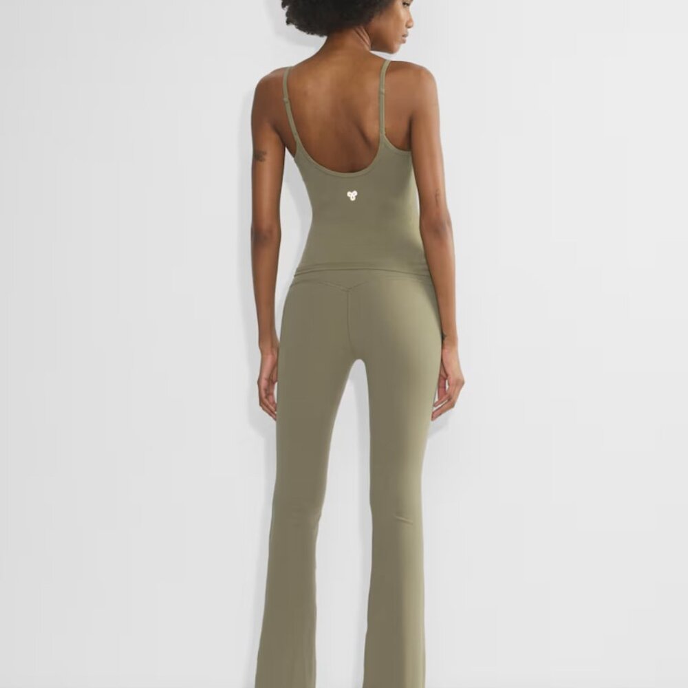 NWT Aritzia GOLDEN BUTTER CHEEKY FLARE 30" Sundried Olive 8 - Picture 5 of 9